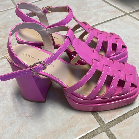 FASHION TO FIGURE NWOT. pink heeled sandals. Size 7W. NEVER WORN! - Picture 4 of 6